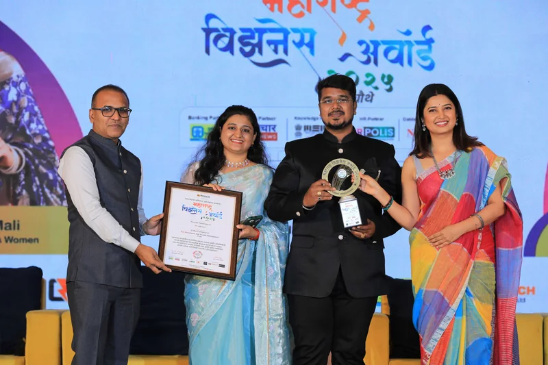 Nikhil Gadkarr receiving the Maharashtra Business Award 2025 certificate on stage, presented by Reseal.in